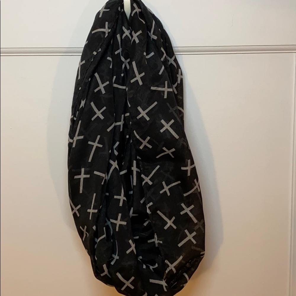 Infinity Cross Scarf - Picture 2 of 3